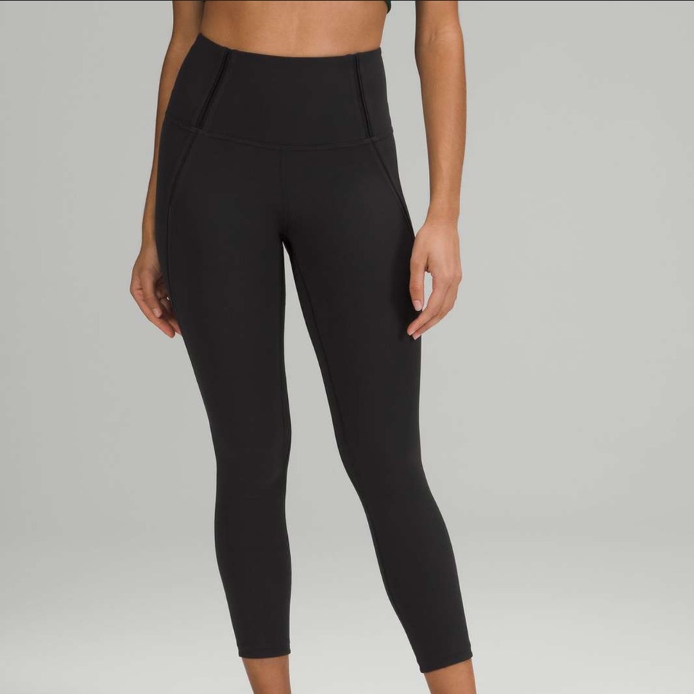 Lululemon Nulu Mesh Panels High-Rise Tight 25"
Black | Size 8